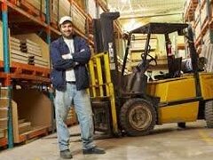 Manipulant necalificat pentru depozit bere si bauturi